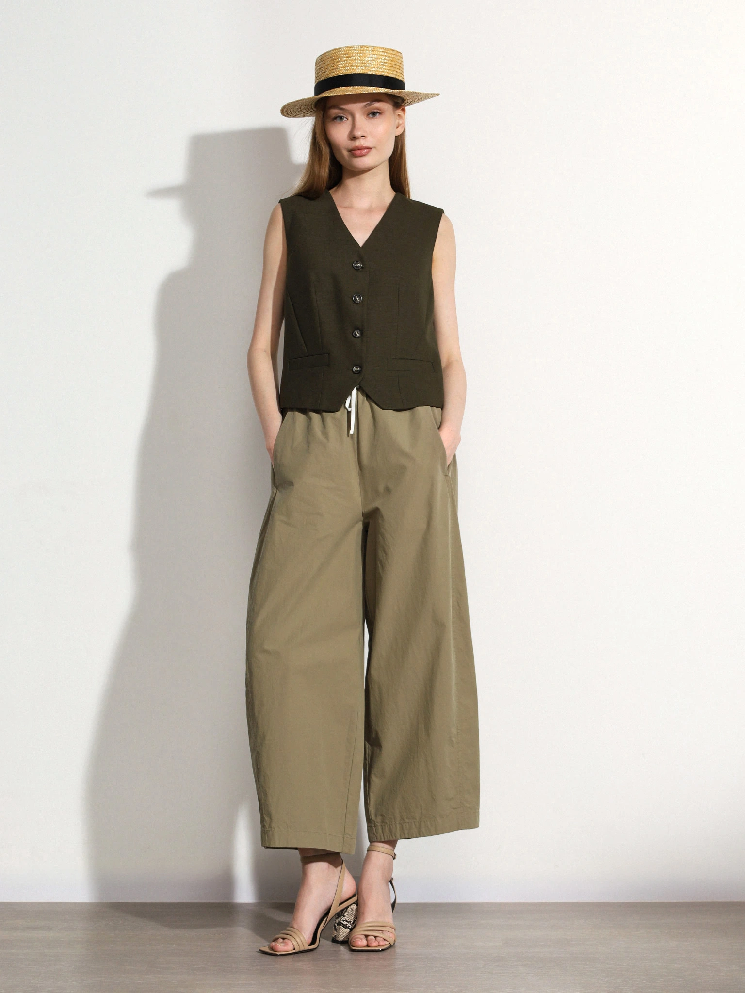 Брюки зеленого цвета из хлопка прямого кроя